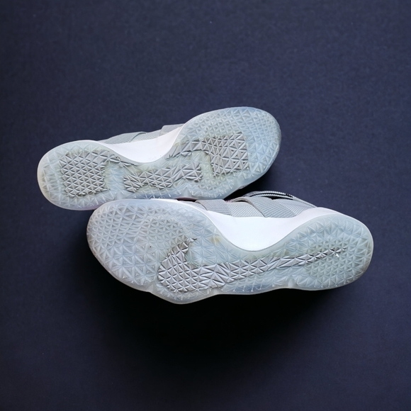 Nike LeBron James Solider Basketball sneakers straps 'Wolf grey' size 18 - Picture 5 of 5